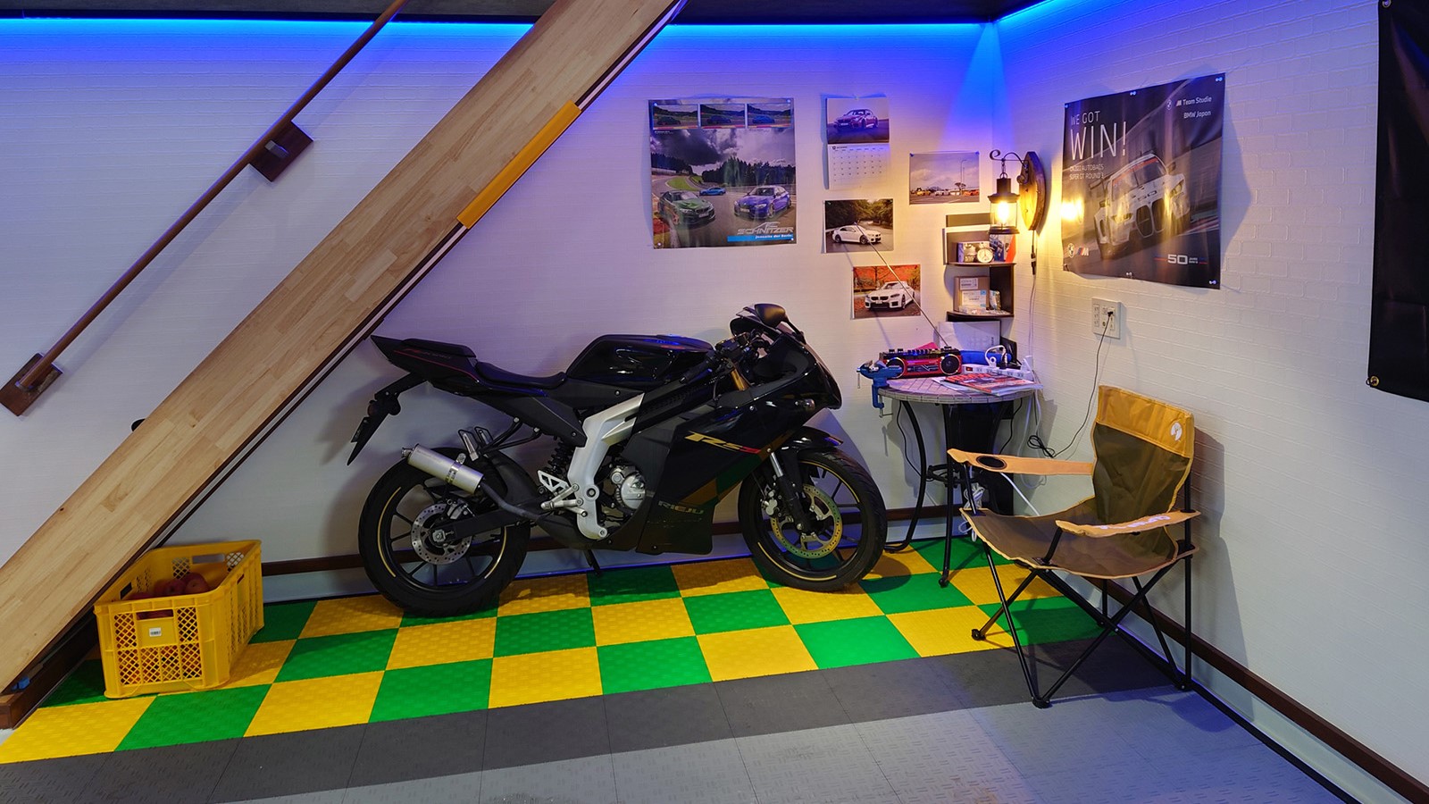 おしゃれなバイクガレージ